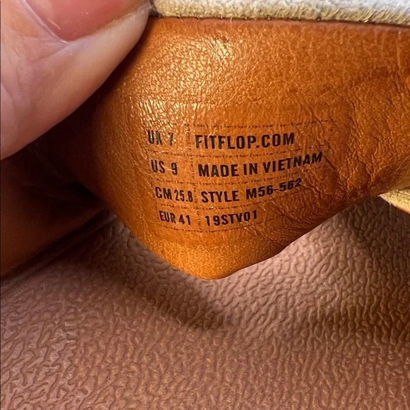 Fitflop Gold Rhinestones Crisscross Sandals-Size 9-Comfy-Slip on-Casual - Picture 13 of 16